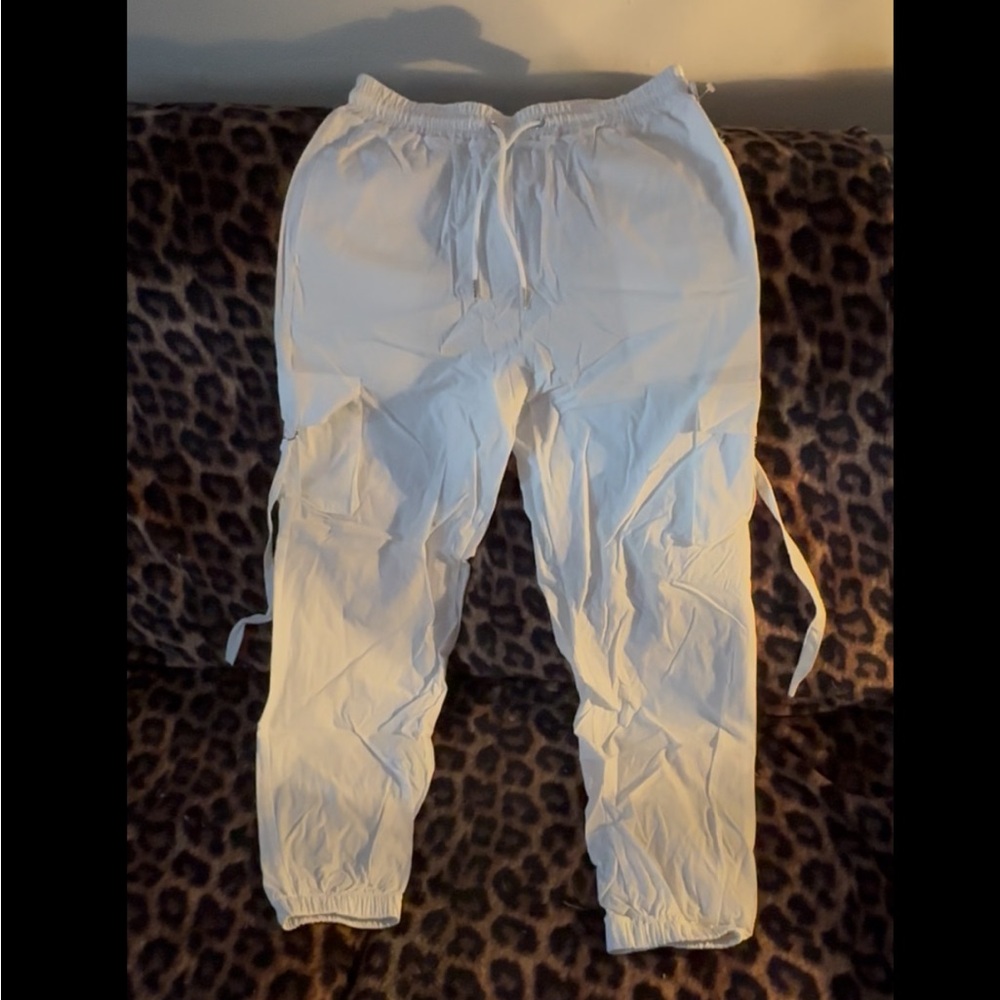 Women’s Bright White Strappy Cargo Pants. NEW with tag. Size Medium